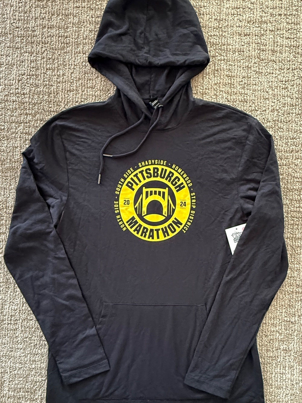 District 2024 Pittsburgh Marathon Black Lightweight Tee Hoodie Sweatshirt Medium